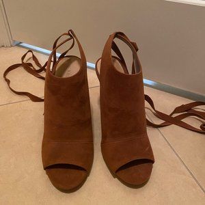 *NEW & NEVER WORN* Brown Lace up Heels